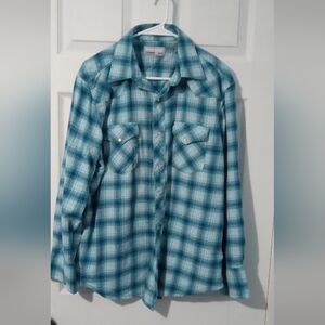 Wrangler Blue Flannel Casual Button Down Shirt with Plaid Design